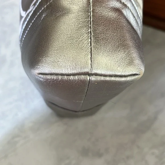 Coach Rare Crossbody/ Shoulder Bag Like New signature C silver/ metallic leather - Picture 13 of 16